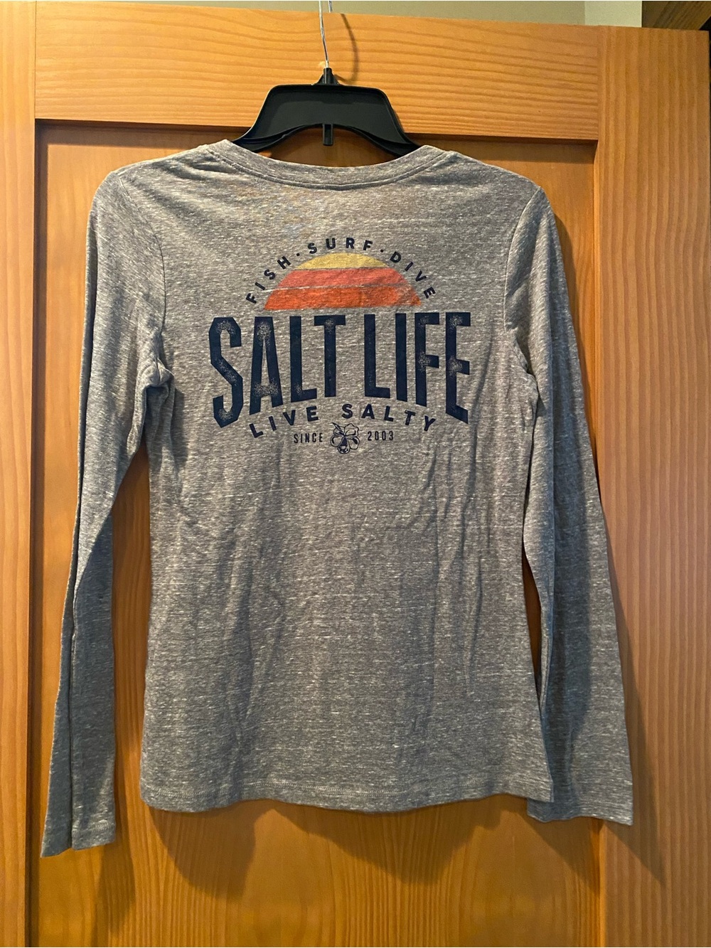 Salt Life Women’s Heather Gray Vneck Distressed T-Shirt Long Sleeve NWT Size S